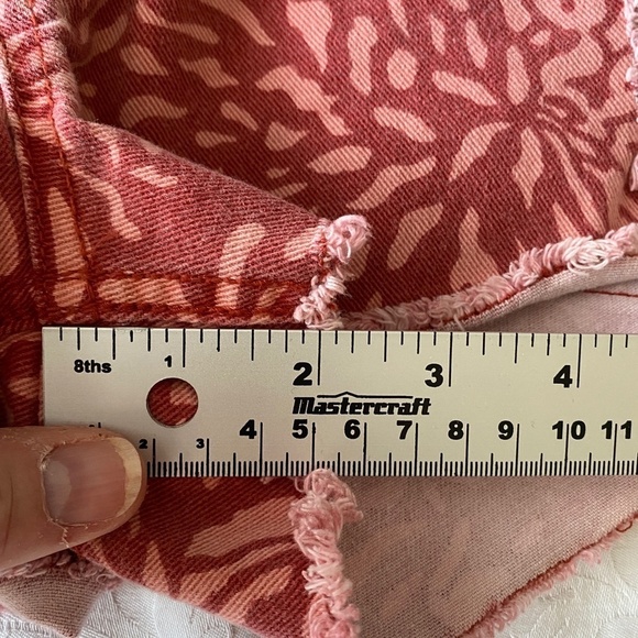 Vanilla Star‎ Women's Denim Pink Print Cut-off Shorts Size 11 - Picture 11 of 12